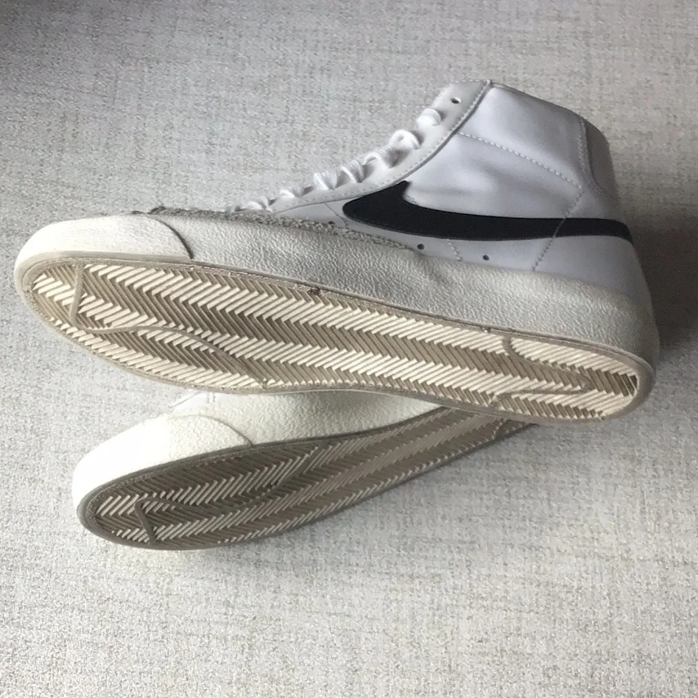 Nike Blazer Mid Sneakers - Picture 7 of 8
